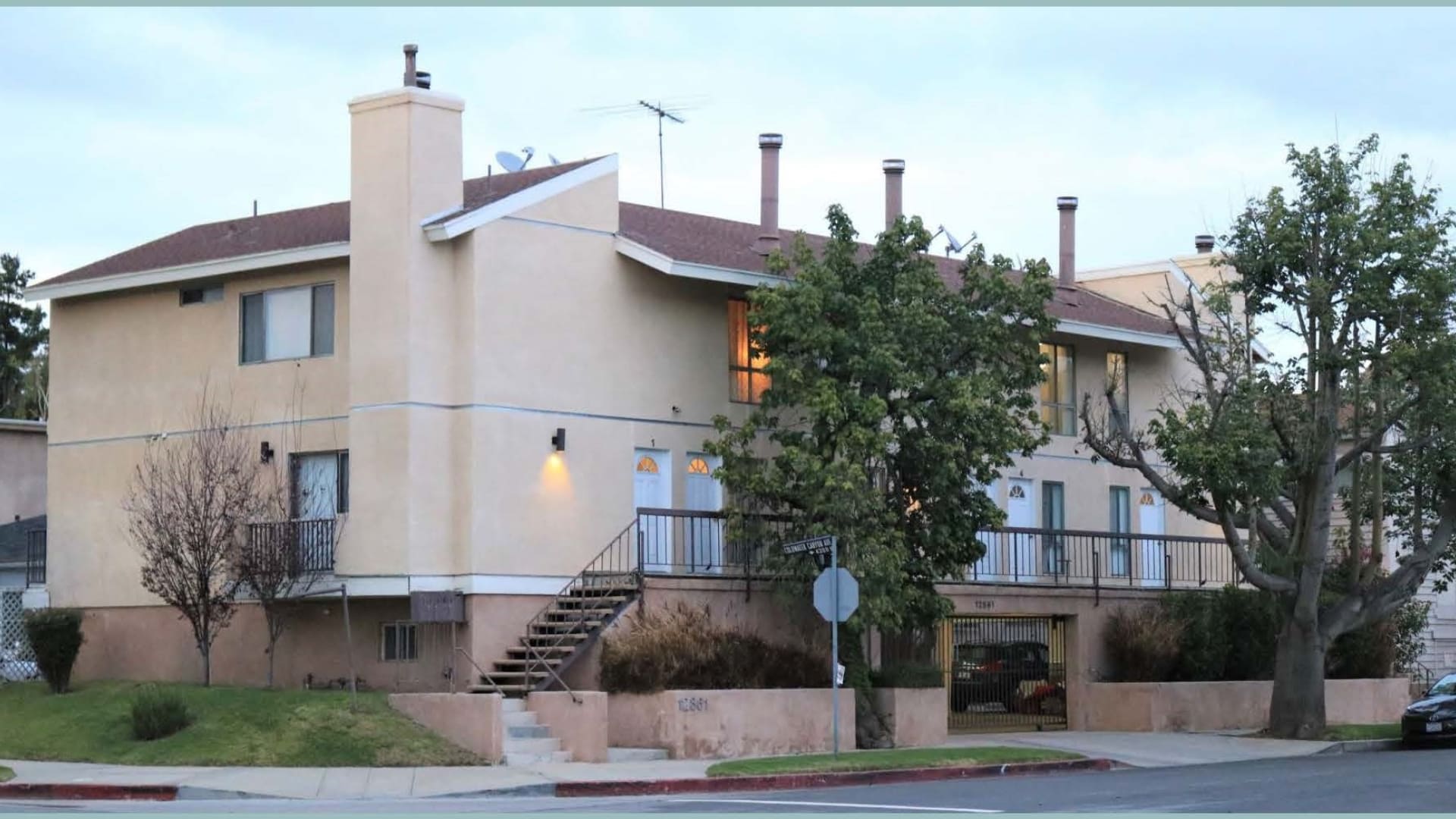 Exterior view of the commercial property at 12861 Woodbridge St., Studio City, CA