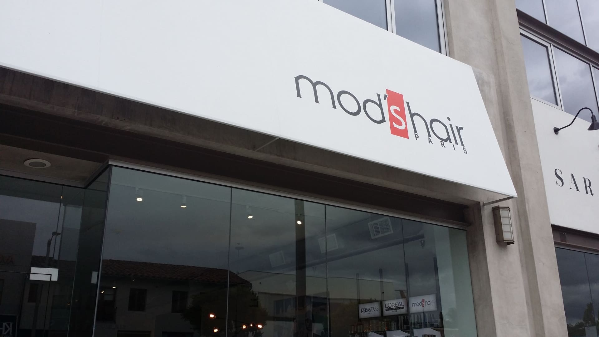 Retail space at 8310 Beverly Blvd., leased by Mod’s Hair